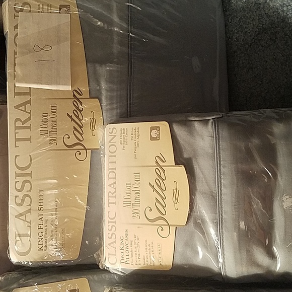 Classic Traditions 4 Piece Set Combo with King Pillow Cases! - Picture 2 of 2